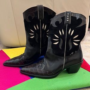 Vaneli leather brown and black cowboy boots